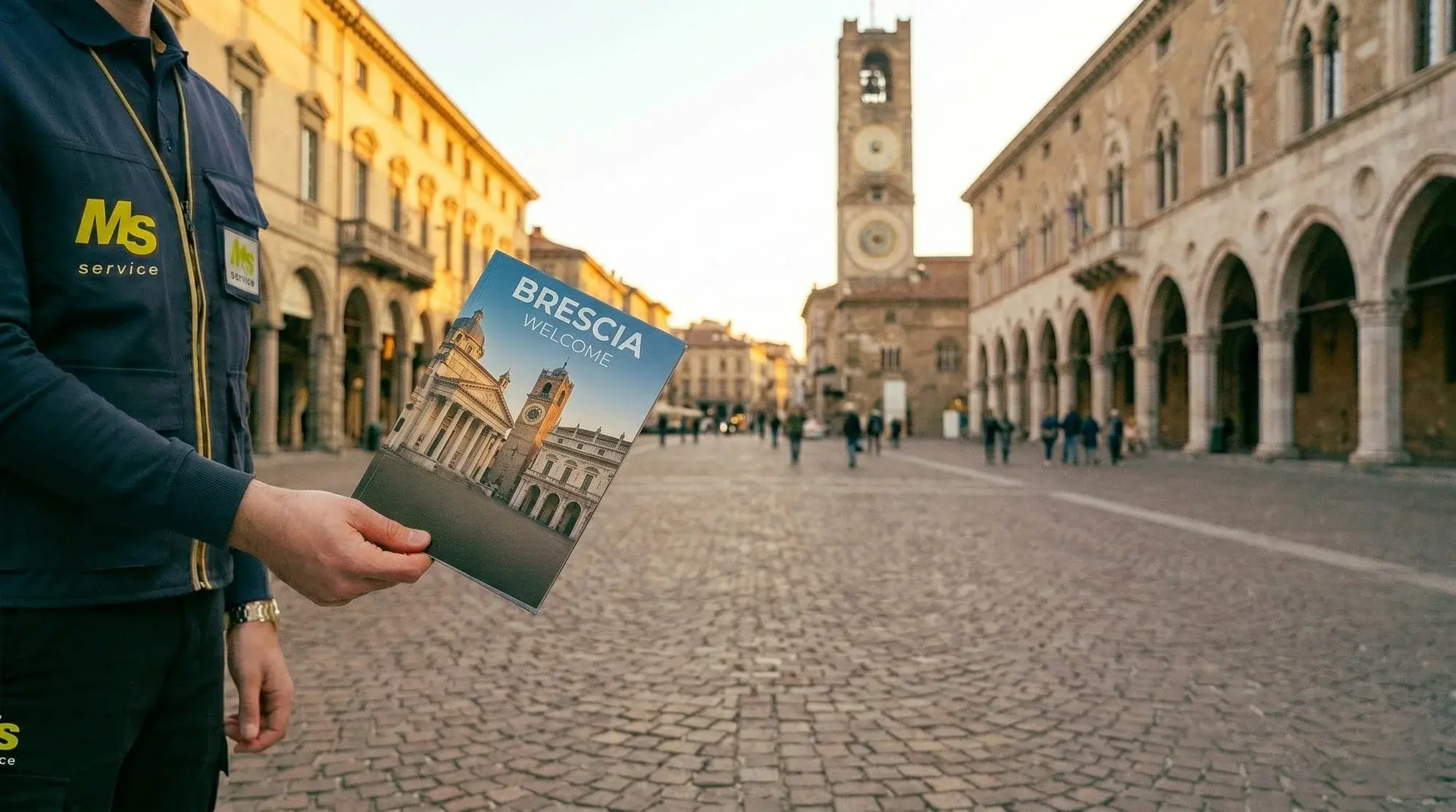 Operatore MS Service distribuisce volantini a Brescia con geolocalizzazione GPS certificata